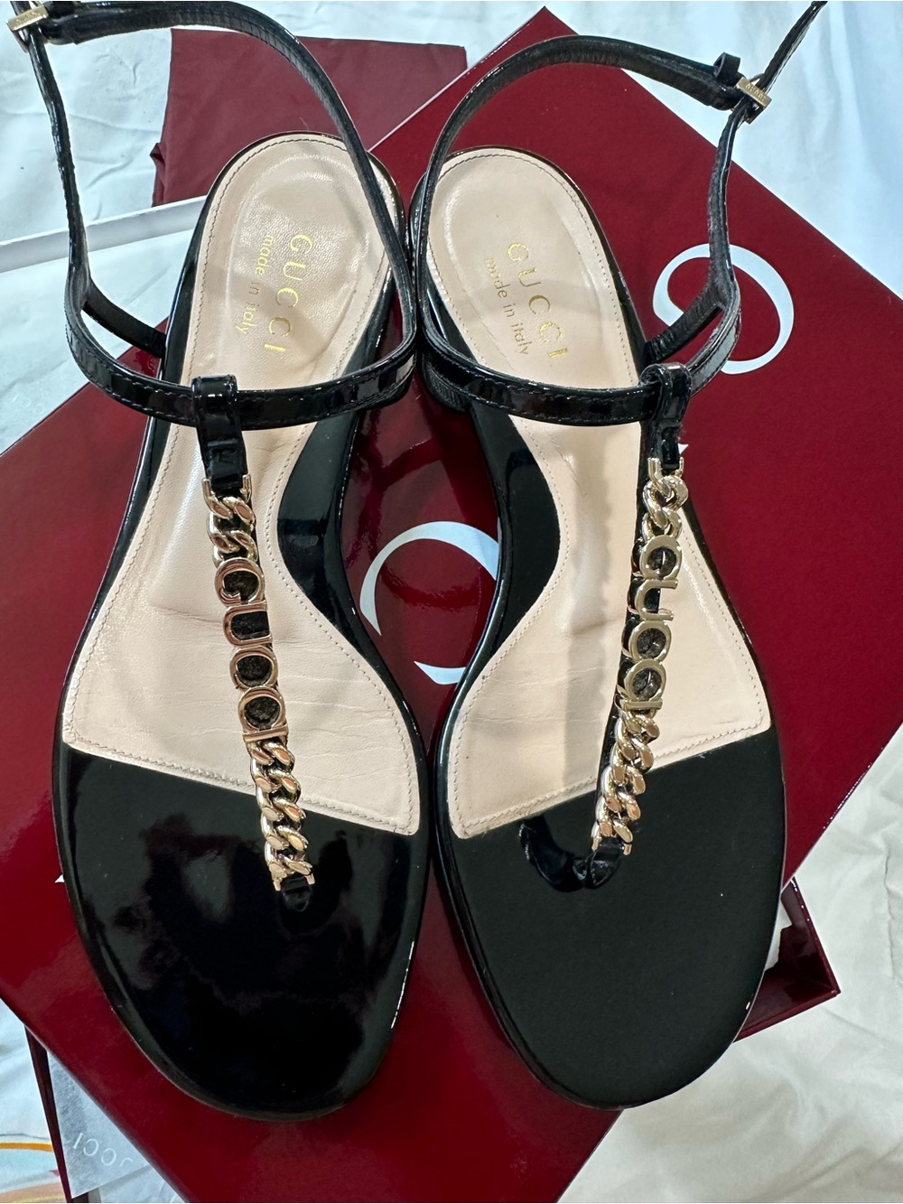 Gucci Black Patent Leather T-Strap Sandals with Gold Chain - Picture 6 of 9